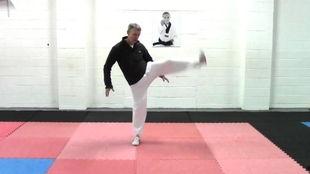 跆拳道拉韧带视频,轻松提升柔韧性