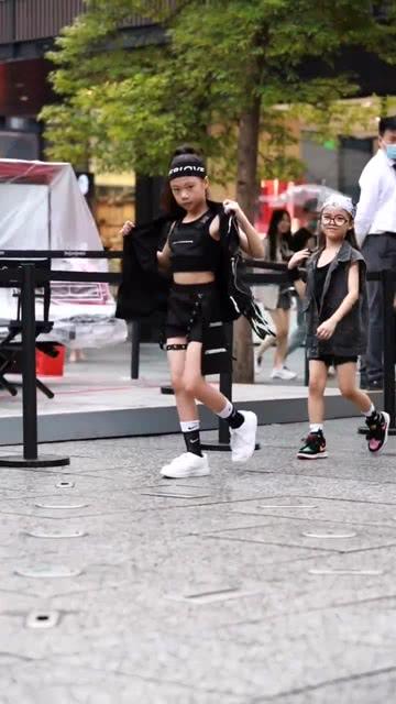 骗小孩脱裤子视频,骗小孩脱裤子视频的惊人真相