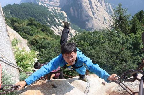 华山介绍视频,险峻奇峰，历史悠久的自然与文化瑰宝